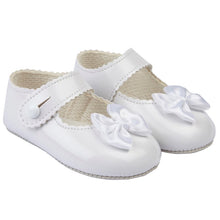 Load image into Gallery viewer, Baby Girls Baypod Pram Shoes
